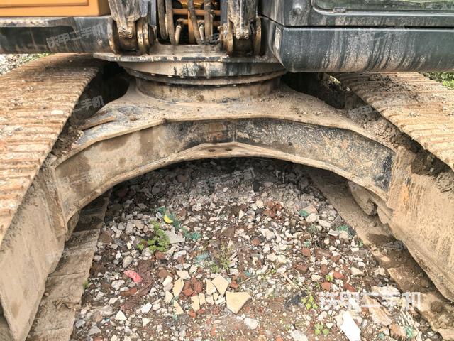 转盘和下车架正前（工作和回转装置）