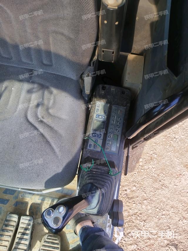 座椅右側控制臺/鑰匙門/油門/含右手柄（駕駛室部分）