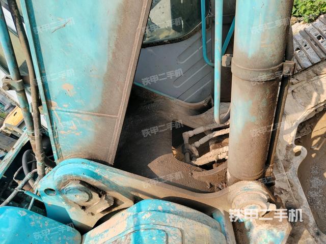 大臂背部俯視(工作和回轉(zhuǎn)裝置) 大臂背部俯視(工作和回轉(zhuǎn)裝置)