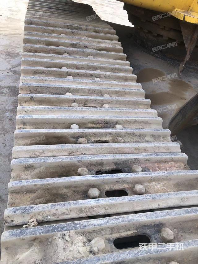 驾驶室顶部（整机外观）