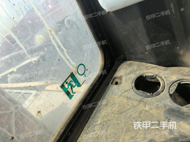 左后方玻璃角標(biāo)（駕駛室部分）