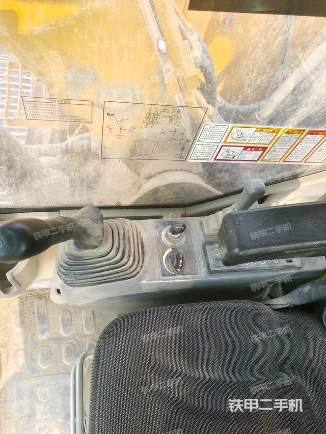 座椅右側控制臺/鑰匙門/油門/含右手柄（駕駛室部分）