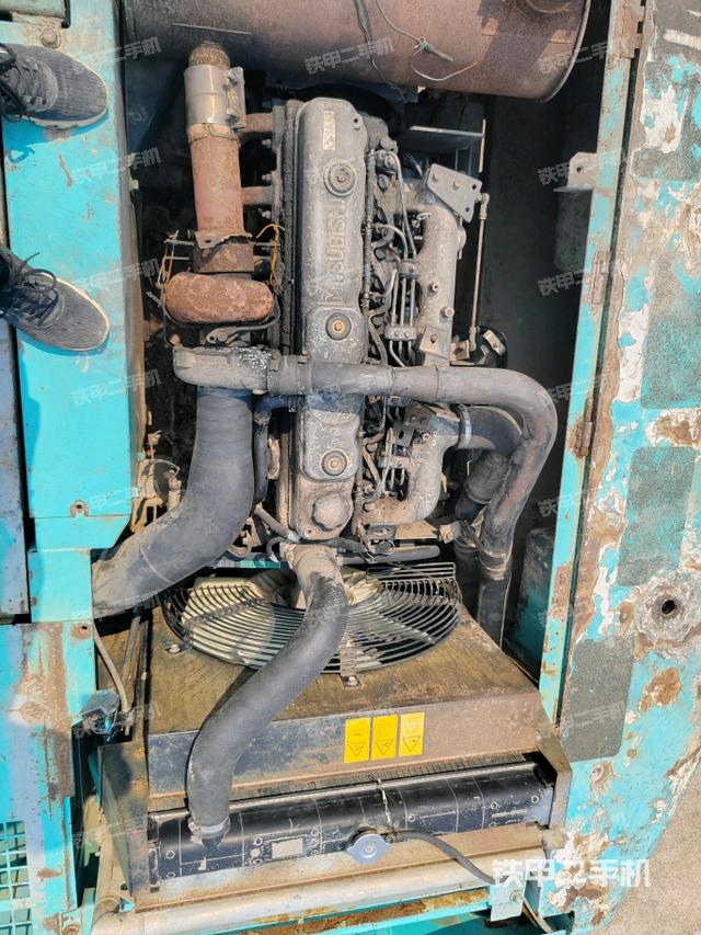 氣門(mén)室蓋螺絲特寫(xiě)(上車(chē)部件) 氣門(mén)室蓋螺絲特寫(xiě)(上車(chē)部件)