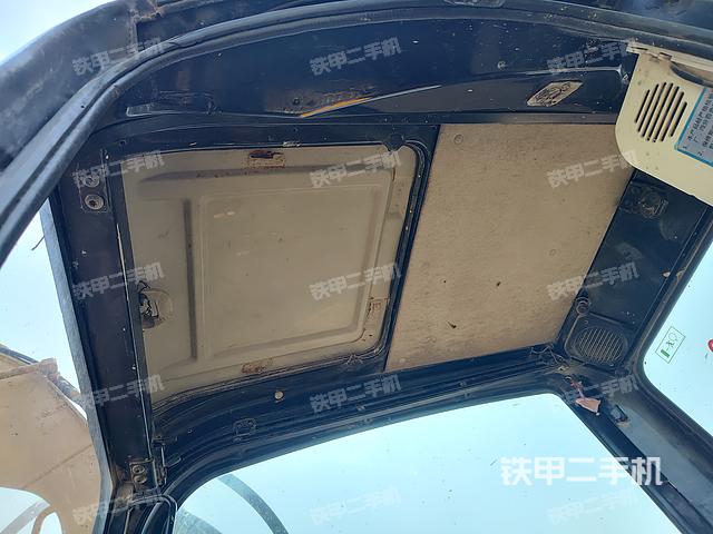 駕駛室頂部(整機外觀) 駕駛室頂部(整機外觀)