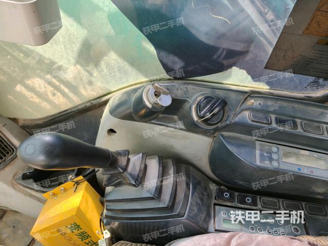 座椅右侧控制台/钥匙门/油门/含右手柄（驾驶室部分）