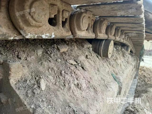 單側(cè)履帶整體(整機外觀) 單側(cè)履帶整體(整機外觀)