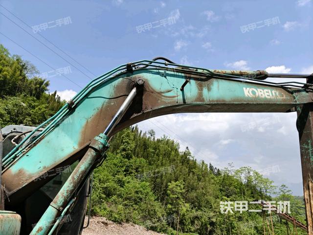 小臂整体左后（工作和回转装置）