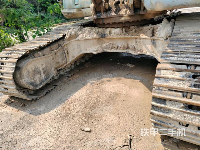 轉(zhuǎn)盤(pán)和下車(chē)架正前(工作和回轉(zhuǎn)裝置) 轉(zhuǎn)盤(pán)和下車(chē)架正前(工作和回轉(zhuǎn)裝置)