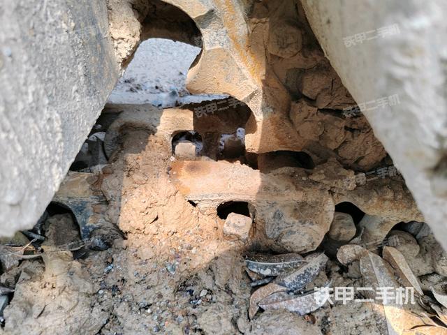 右側(cè)履帶整體(行走機(jī)構(gòu)) 右側(cè)履帶整體(行走機(jī)構(gòu))