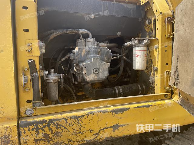 液壓泵艙室正面整體（整機(jī)外觀）