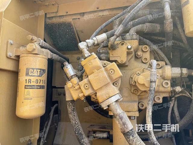 液壓泵艙室正面整體(整機(jī)外觀) 液壓泵艙室正面整體(整機(jī)外觀)