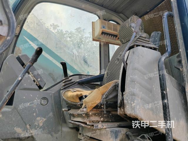 左后方玻璃角標(biāo)(駕駛室部分) 左后方玻璃角標(biāo)(駕駛室部分)