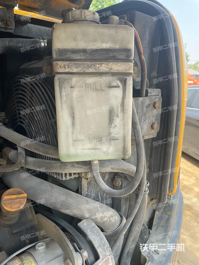 回转马达和主控阀（整机外观）