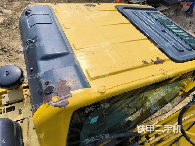 駕駛室頂部（整機外觀）