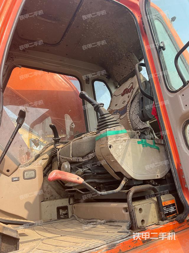 驾驶室整体（整机外观）