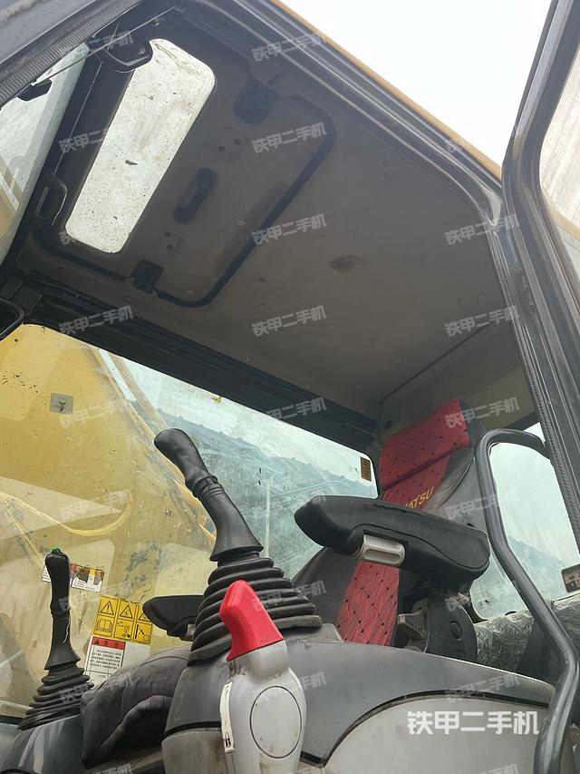 驾驶室顶部（整机外观）