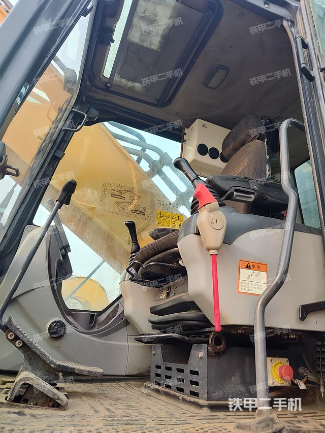 駕駛室整體（整機外觀）