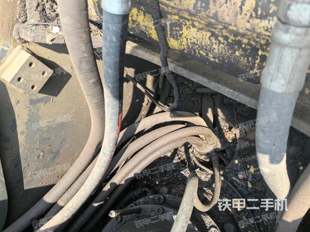 中央回轉(zhuǎn)接頭特寫（上車部件）