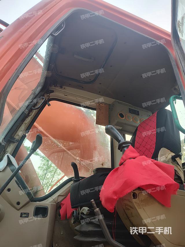 驾驶室顶部（整机外观）