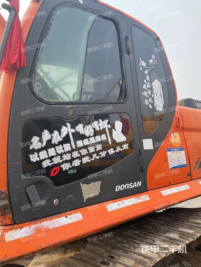 駕駛室整體(整機(jī)外觀) 駕駛室整體(整機(jī)外觀)