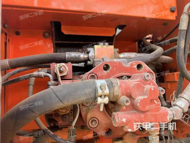 液壓泵艙室正面整體(整機(jī)外觀) 液壓泵艙室正面整體(整機(jī)外觀)