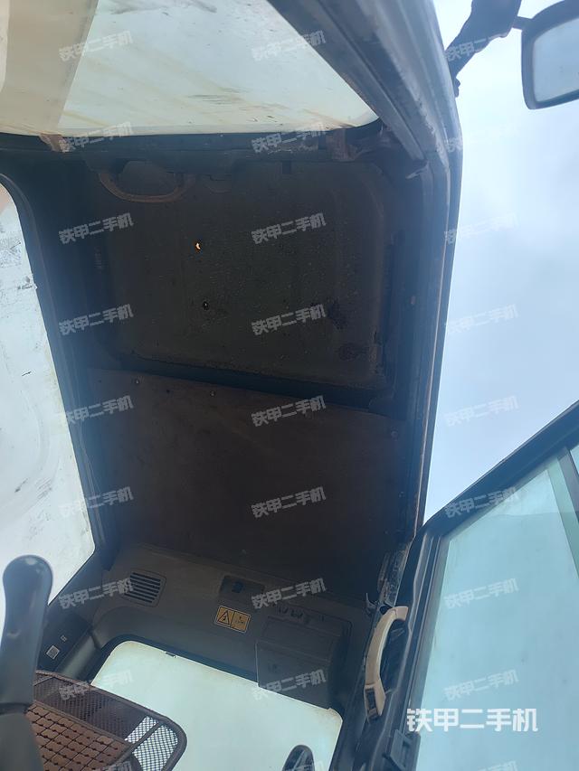 驾驶室顶部（整机外观）