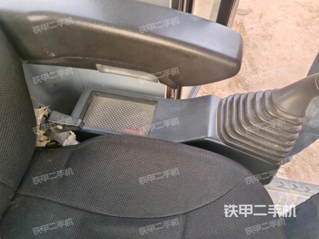 座椅左側(cè)控制臺(tái)/音響/含左手柄（駕駛室部分）