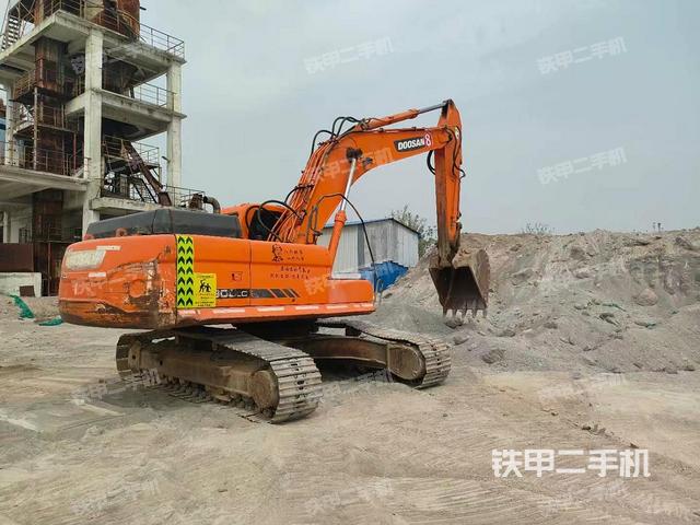 整機(jī)右后45°(整機(jī)外觀) 整機(jī)右后45°(整機(jī)外觀)