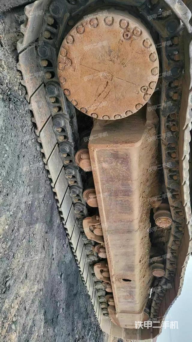 單側(cè)履帶整體（整機(jī)外觀）