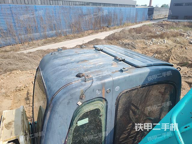 驾驶室顶部（整机外观）