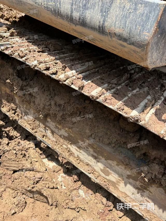 右側(cè)履帶整體(行走機(jī)構(gòu)) 右側(cè)履帶整體(行走機(jī)構(gòu))