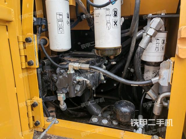 液壓泵艙室正面整體（整機(jī)外觀）