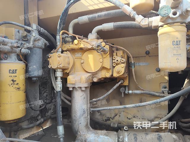 液壓泵艙室正面整體(整機外觀) 液壓泵艙室正面整體(整機外觀)