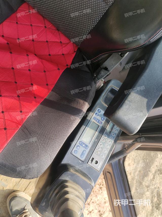 座椅左側(cè)控制臺/音響/含左手柄（駕駛室部分）