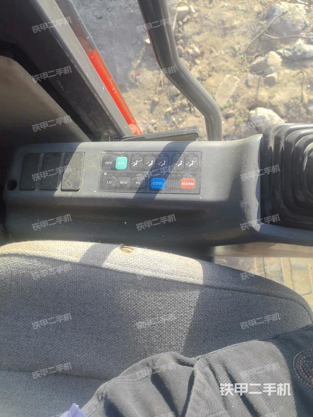 座椅左侧控制台/音响/含左手柄（驾驶室部分）