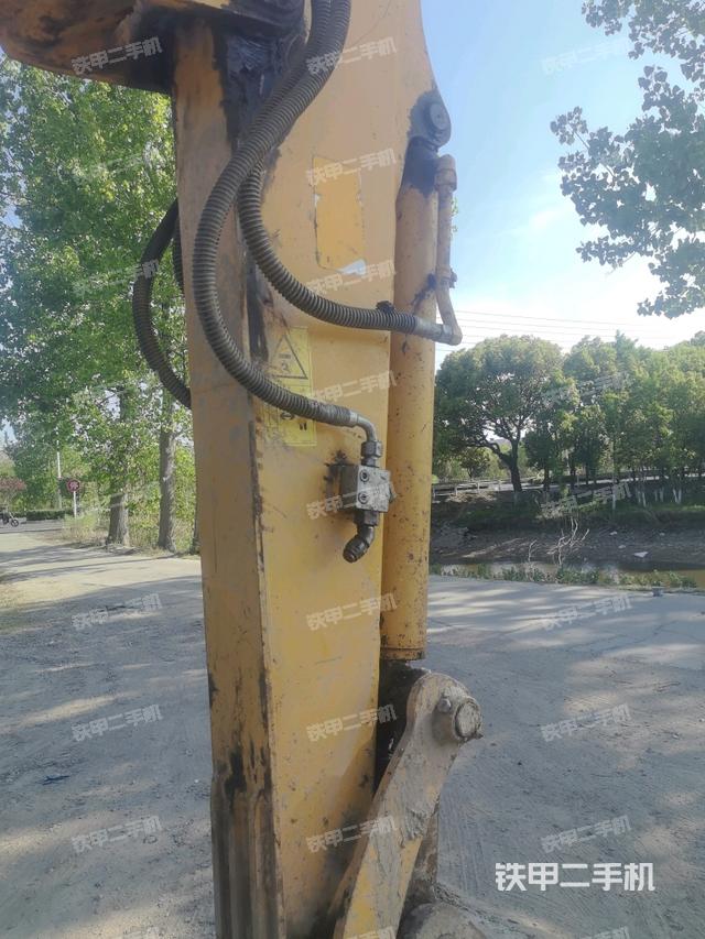 小臂整體左后(工作和回轉裝置) 小臂整體左后(工作和回轉裝置)