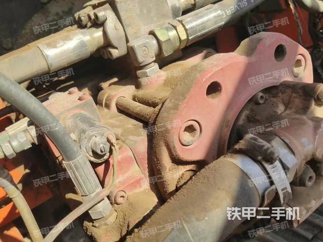 液压泵舱室正面整体（整机外观）