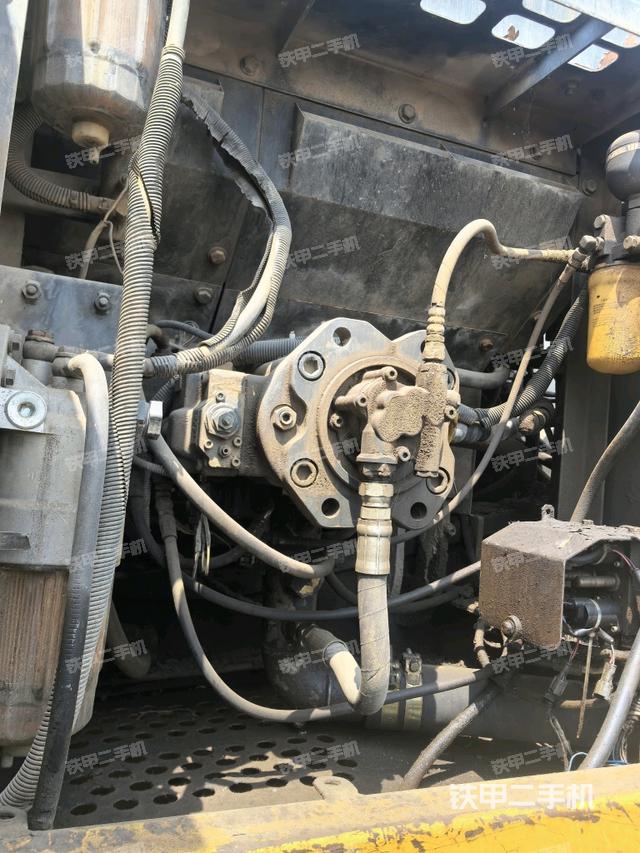 液壓泵斜45?左（大件艙室）