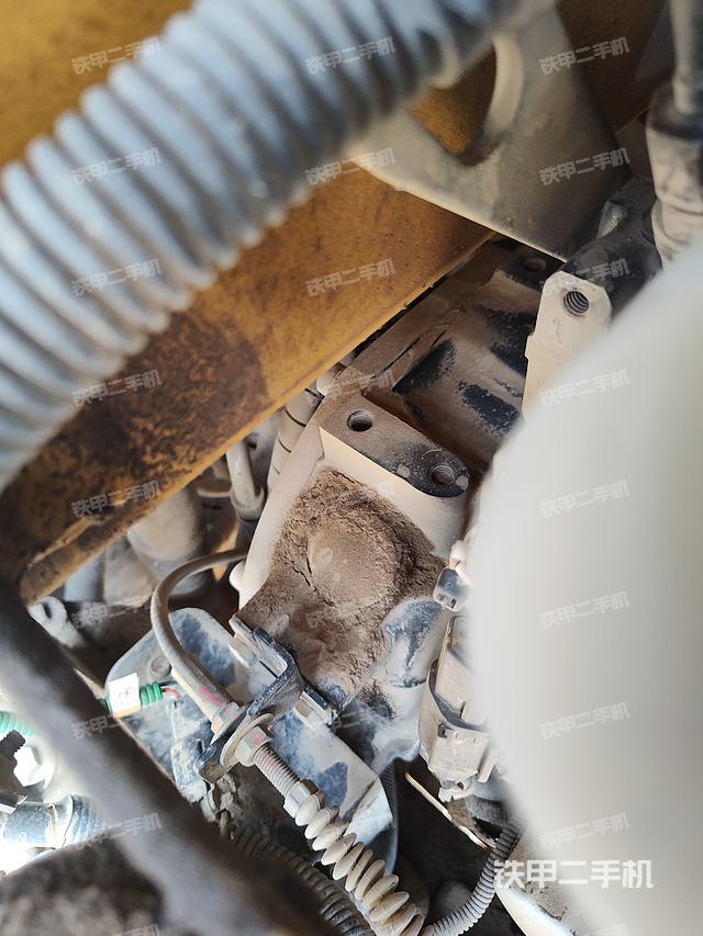 液壓泵艙室正面整體(整機(jī)外觀) 液壓泵艙室正面整體(整機(jī)外觀)