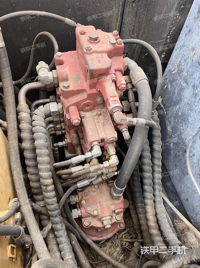 回轉(zhuǎn)馬達(dá)和主控閥（整機外觀）