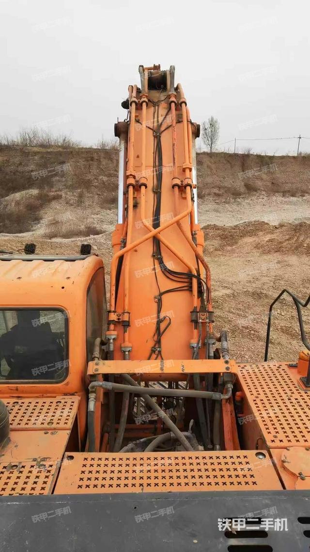 驾驶室顶部（整机外观）