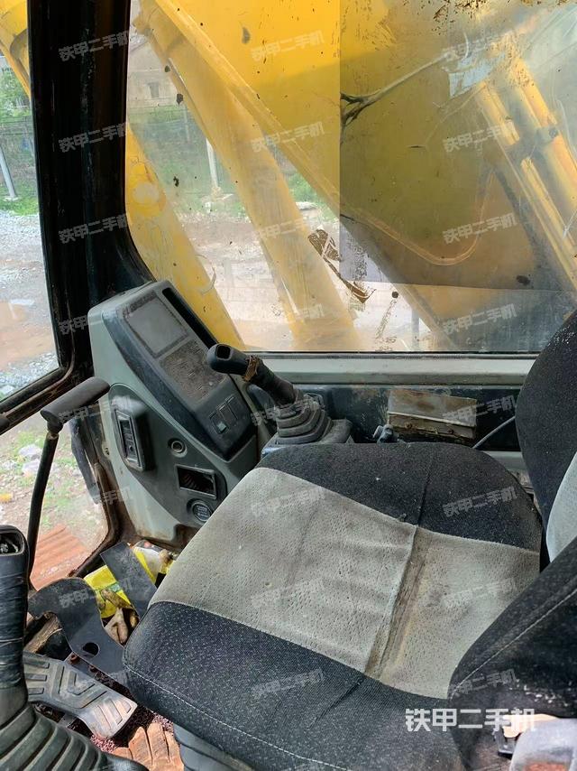 駕駛室整體（整機外觀）