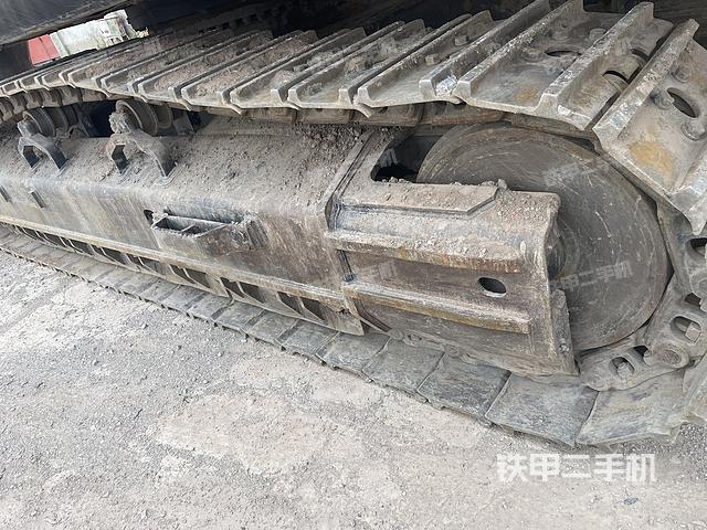 單側(cè)履帶整體(整機外觀) 單側(cè)履帶整體(整機外觀)