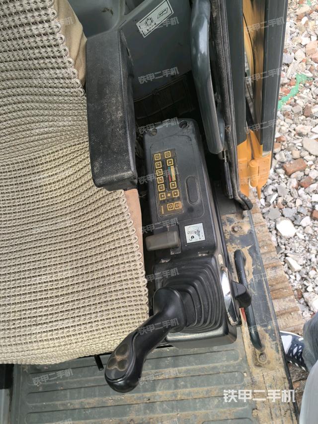 座椅左侧控制台/音响/含左手柄（驾驶室部分）