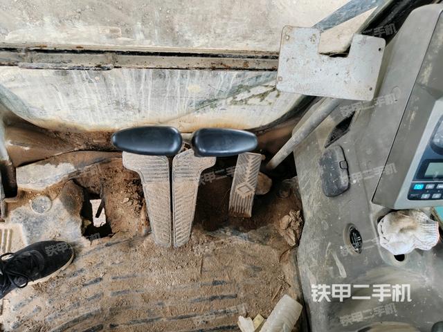 座椅左側(cè)控制臺/音響/含左手柄(駕駛室部分) 座椅左側(cè)控制臺/音響/含左手柄(駕駛室部分)
