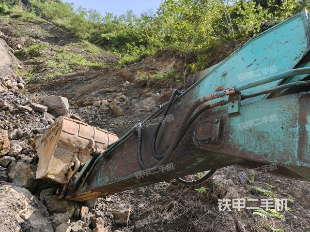 大臂背部俯视（工作和回转装置）