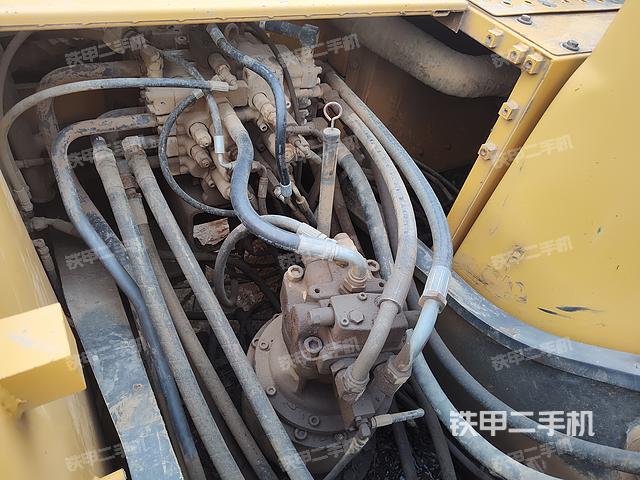 回转马达和主控阀（整机外观）