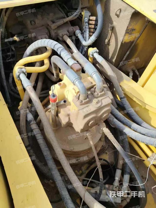 回转马达和主控阀（整机外观）