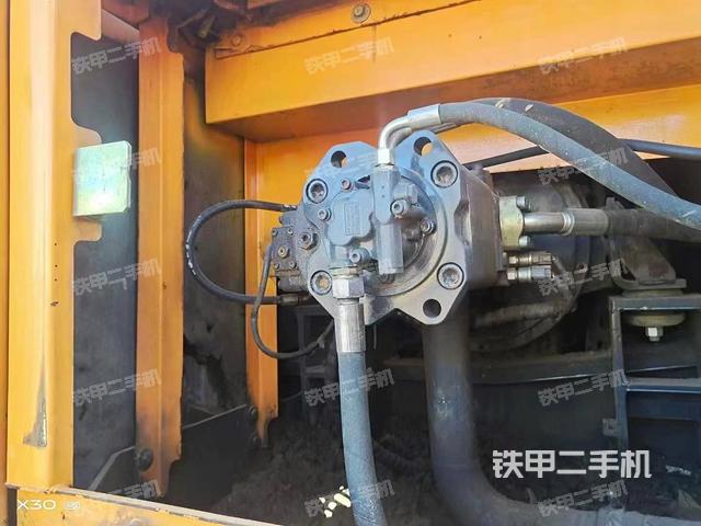 液壓泵艙室正面整體(整機(jī)外觀) 液壓泵艙室正面整體(整機(jī)外觀)