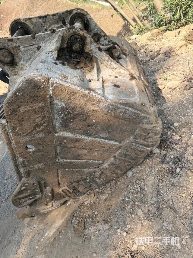 鏟斗右后整體（工作和回轉(zhuǎn)裝置）